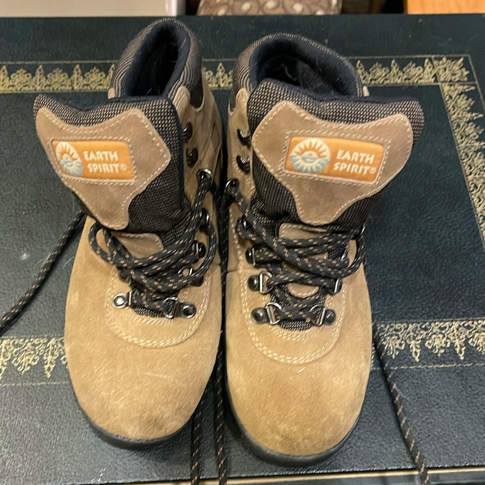 NWOT Earth Spirit Sunflower Hiking Boots Women’s Size 7